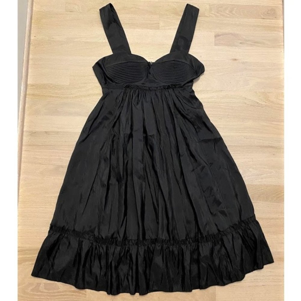 Black dress w/ bust detailing and flowy bottom M